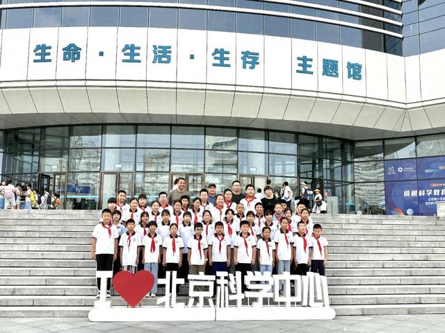 全国科普月｜北京青少年科技后备人才培养——机器人盛宴点燃青少年科技创新火种