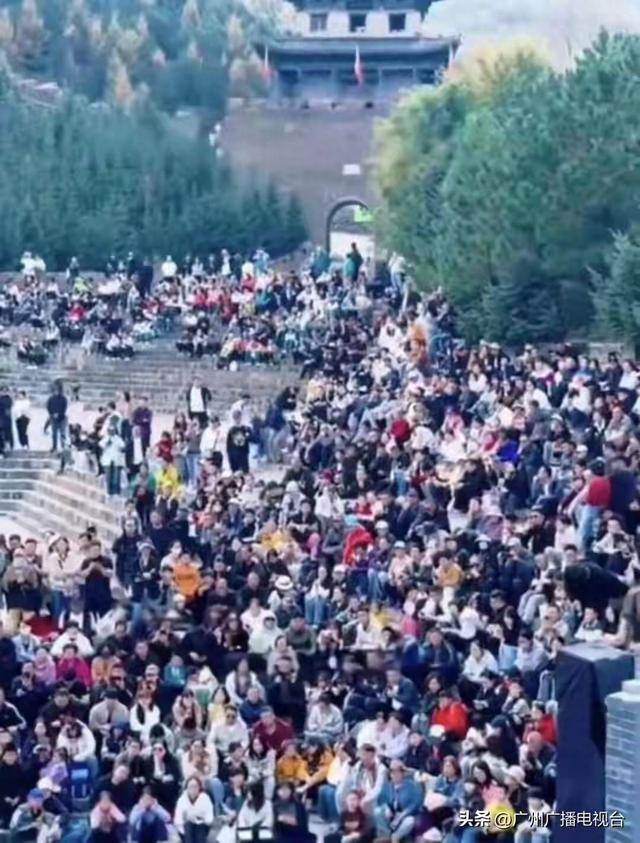 游客大喊“退票！退票！” 知名景区喊你到别处玩
