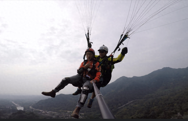 湖南岳阳滑翔伞事故：小女孩失联，教练不幸离世，背后发生了什么