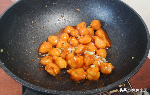 简单又好吃的豆腐丸做法（1块豆腐1个鸡蛋教你在家做丸子外焦里嫩不加肉馅也不散香）