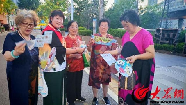 “畅游青岛 文明相伴”市北区文明旅游宣传走进啤酒节