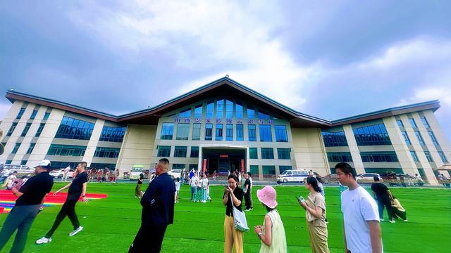 山西昔阳：“冬雪夏草”模式激活崇家岭，滑雪场变身全季康养休闲度假区