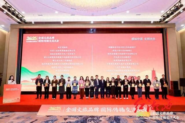 芙蓉镇，凭什么全球出圈？