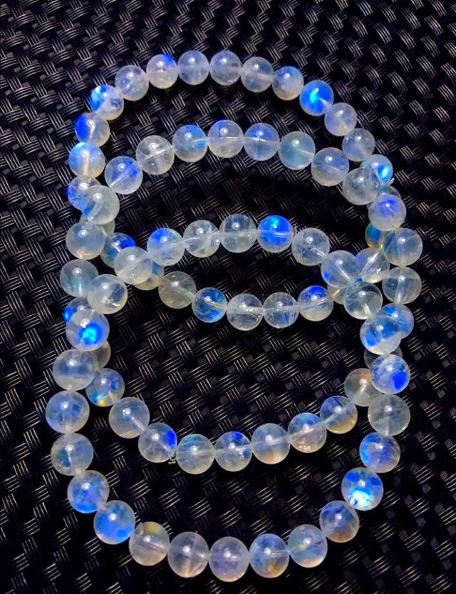 月光石优化（月光石选购攻略如何选出最迷人的蓝月光）