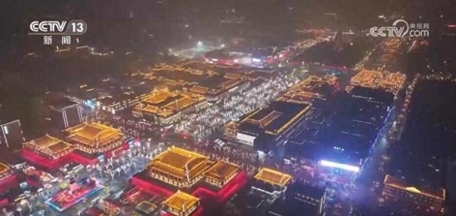 绾青丝着唐装、走进书中美景……传统文化生动“破圈”撬动消费澎湃活力