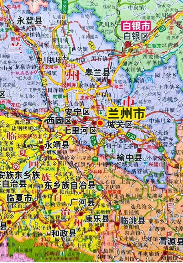 甘肃省兰州市榆中县，没想到下这么大雨，兴隆山上植被特别多