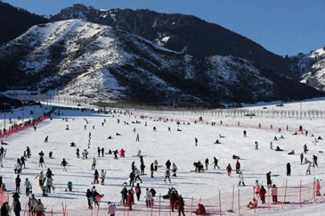 冬季到新疆来玩雪丨首个雪假撬动市场 新疆冬游迎来消费新高峰