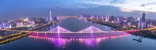 两江四岸灯光秀等你“告⽩”，武汉文旅集团超级文旅日“17元浪漫游全城”
