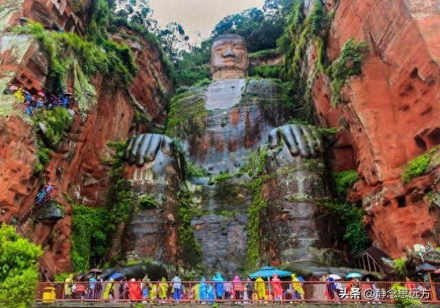 我河南人，退休跟着儿子到了乐山生活一年了，我羡慕这的生活了