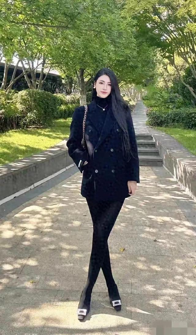 185cm高挑身形太吸睛，大身板尽显魅力，谁能配得上她