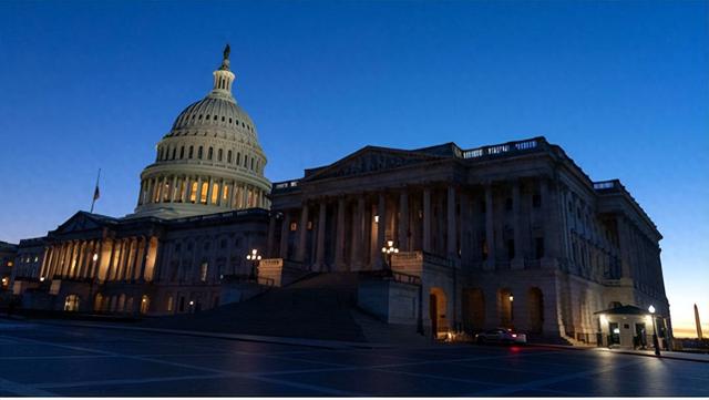 油价又要涨？特朗普对委油轮封锁松绑，国际油价跳涨2%	，车主哭了