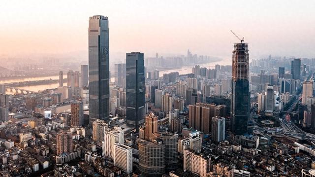 湖南拥有4个大城市：岳阳没有意外，常德、湘潭无缘，株洲排在第2