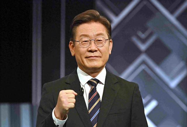 特朗普杀招立竿见影？李在明掏不出4000亿美元，立马反转对华态度