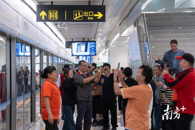 人人人！黄江地铁新“顶流打卡点”出现了！