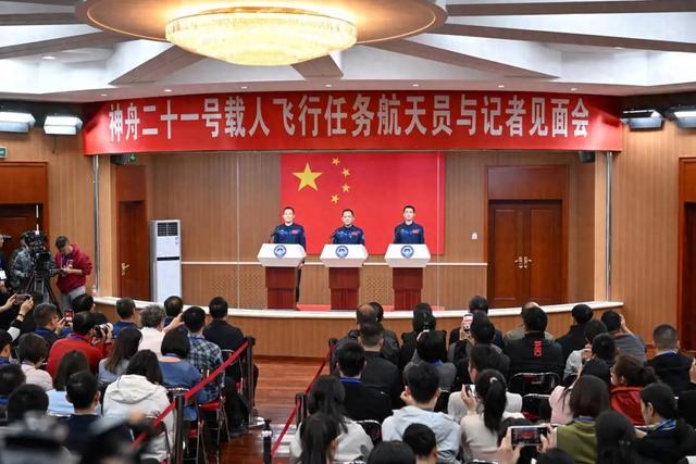 神舟二十一号发射:航天员张陆带队出征,为什么要在晚上发射?