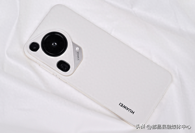 华为“拍照机皇”突降2800元，麒麟芯+512GB，1英寸主摄+卫星通信