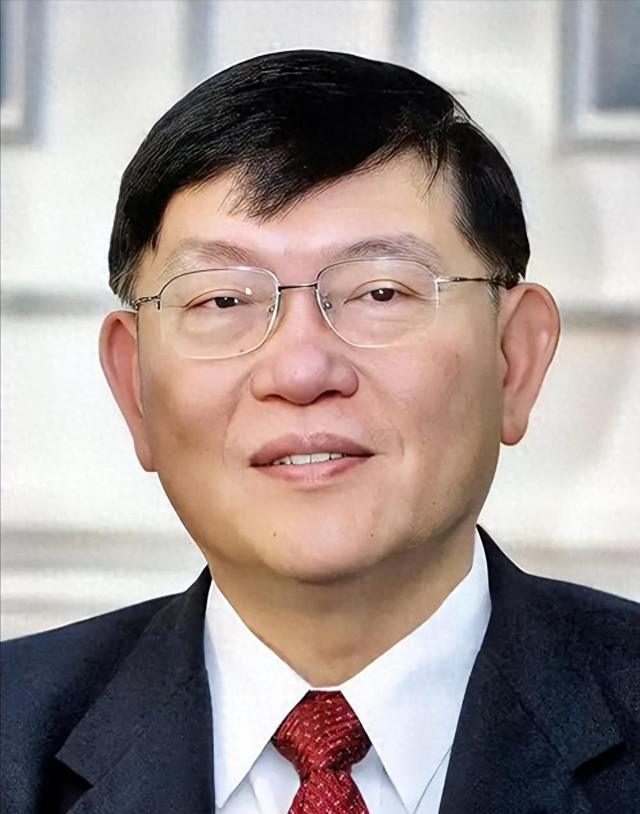 “中国芯片之父”张汝京，为回大陆造芯片，被开除台湾省户籍