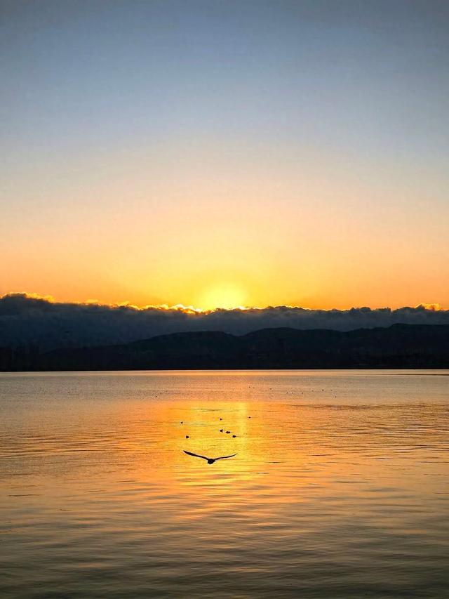 早八冻懵，午二热晕？这边建议穿三层