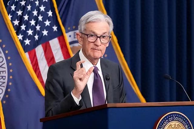 美国内部阵营分裂？特朗普紧急改口，白宫宣布投资900亿，特朗普：与中国等国“友好竞争”