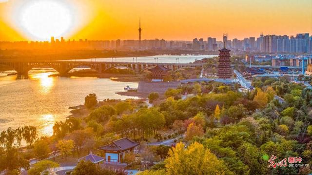 洛河岸边景美如画