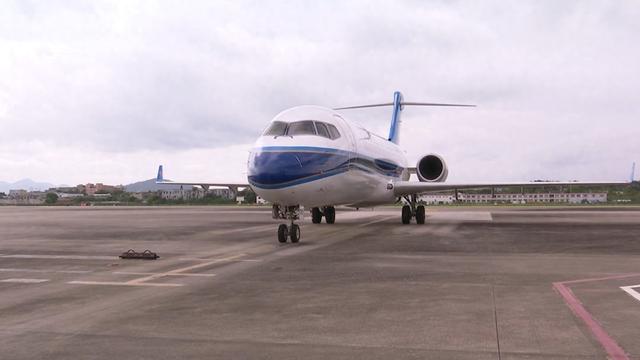 国产民航客机C909惠州首航 执飞“惠州 = 武汉”航线