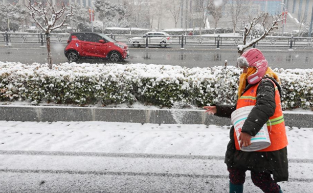 今年下雪，为啥不撒融雪剂了？