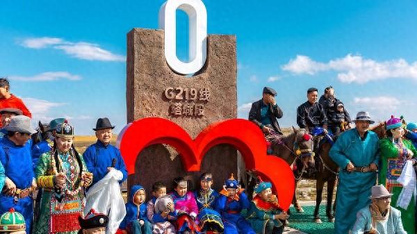 歌舞快闪燃动申城，新疆塔城邀上海市民探秘“油画草原圣地”