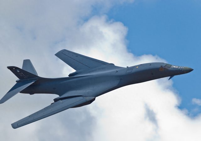 高市等来援手，美军已找到出兵借口，东海拉响警报，解放军1对2