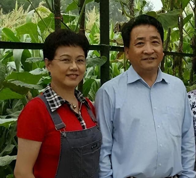 75岁的姜昆最大的遗憾，女儿46岁仍旧没有结婚养子成了他的骄傲。