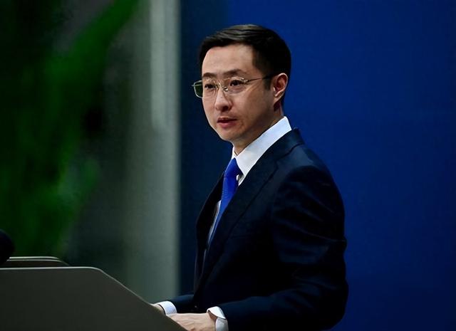 局势恶化，中国遭7国围攻，外交部接下挑战书，1招让西方骑虎难下