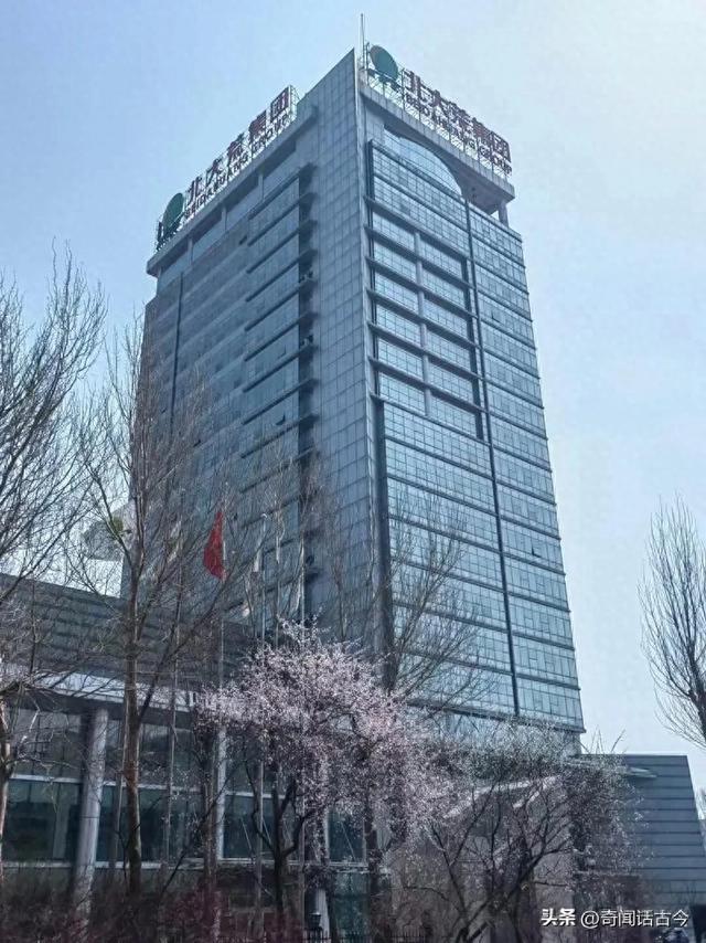 这家公司比铁路还牛，不仅管理着百万人口，还拥有现役军事部门