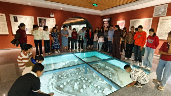 新疆洛浦：情暖“双节”，洛浦县开展民族团结主题庆祝活动
