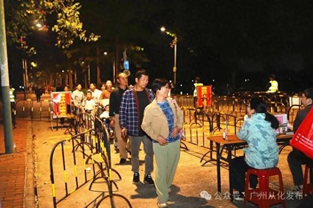 重阳前夜,从化市民登高祈福 重阳前夜,从化市民登高祈福