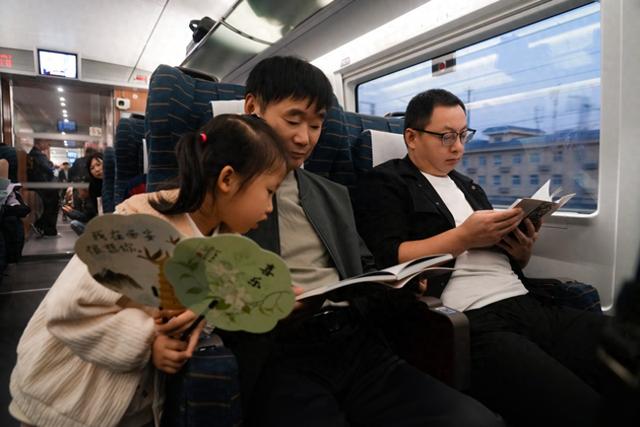 庆阳“乘高铁”出圈：一本手书 一部宣传片与十万旅客的邂逅