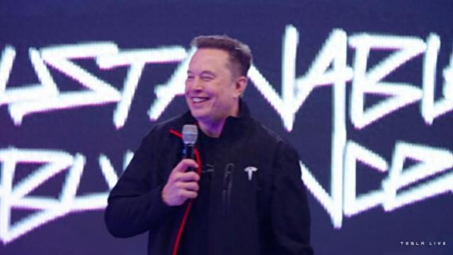 马斯克“万亿讨薪	”成功	，黄仁勋为什么不跟上？