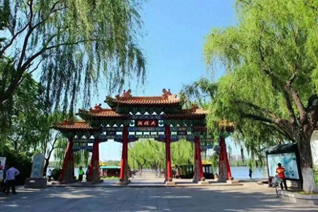 济南大明湖的秋景