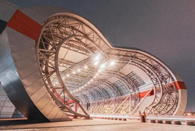 高铁站都“会比心”了？就在淄博！