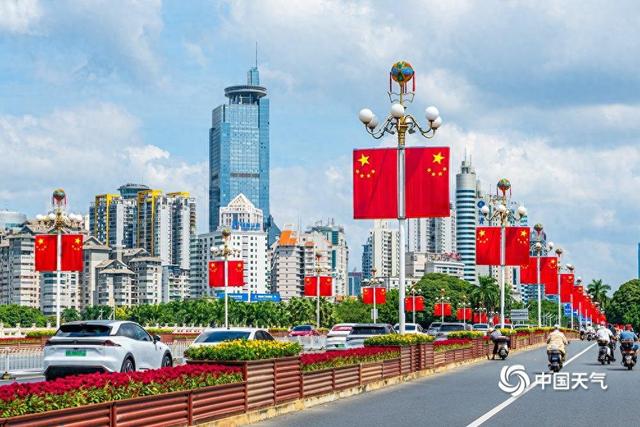 喜迎国庆 “中国红”成最美风景