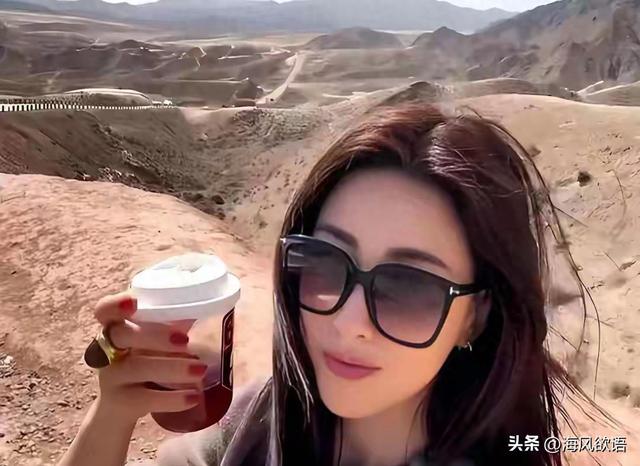 朱珠素颜自驾318国道，墨镜遮不住灵动，高原风光衬得她更绝