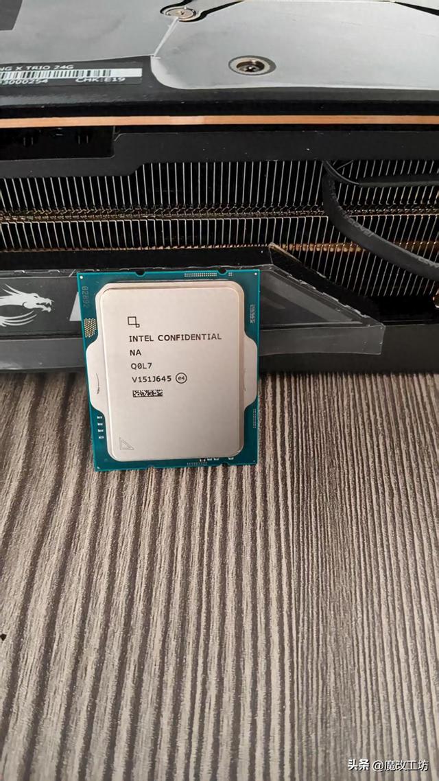 1000元100W低温低功耗12900KES3+400元DDR56000内存16G显卡防缩刚