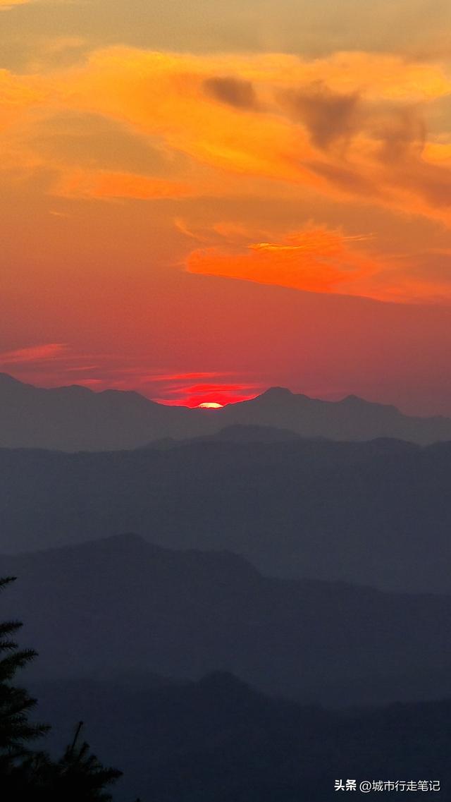 马丁公路、水上红叶的秋景没看到，却被日落和水库给震撼了