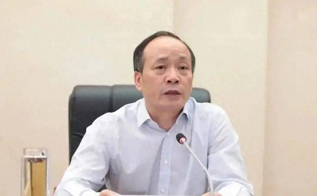 报中央批准，开除他的党籍！中纪委通报他妄议党中央大政方针