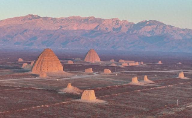 宁夏银川：冬日西夏陵雄伟壮丽