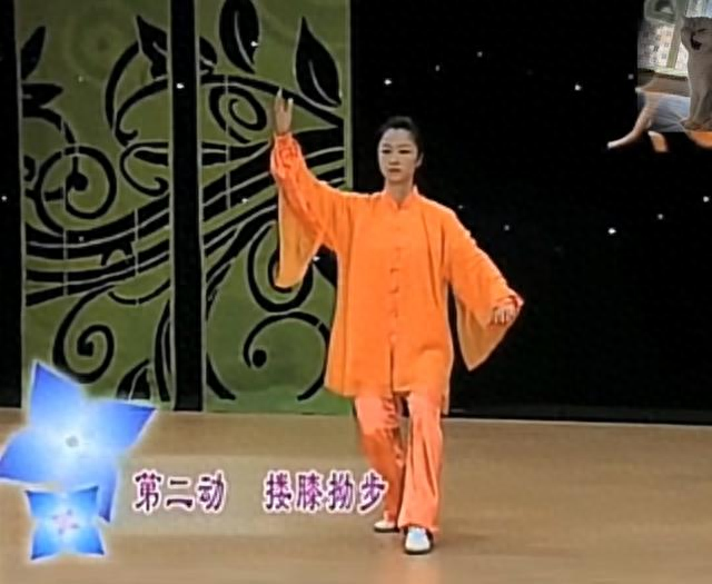 太极拳第二式左搂膝拗步：一招强腰健肾，动作分解与禁忌全解析！