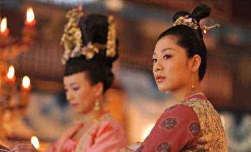 轻烟散入什么侯家（日暮汉宫传蜡烛）
