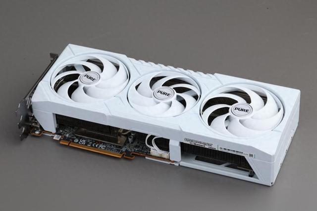 光栅游戏胜过RTX 5060 Ti，专业领域全面加速4倍领先！蓝宝石RX 9070 GRE极地OC显卡评测