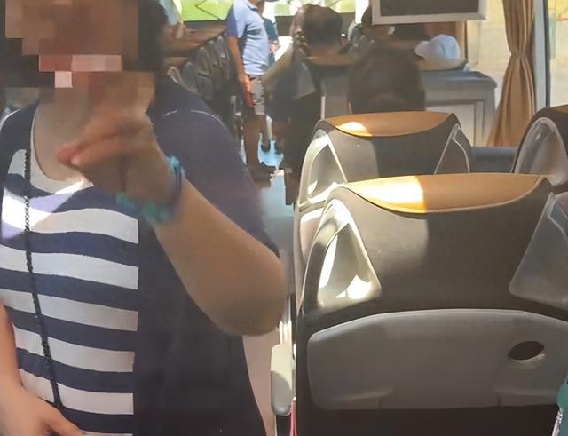 中国旅行团遇劫疑点：被带偏处吃饭，车被盯20分钟，导游行李没丢