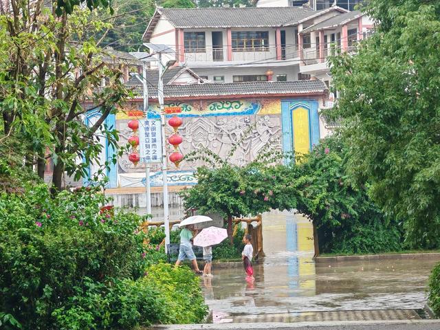 盖着被子过夏天！关岭石板井村避暑旅居让人“巴适”