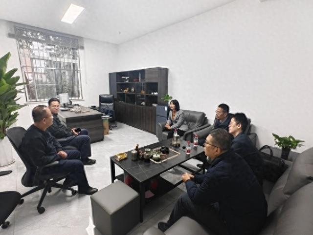 碑林区科工局与环大学创新产业带管委会到省局时空信息产业基地调研