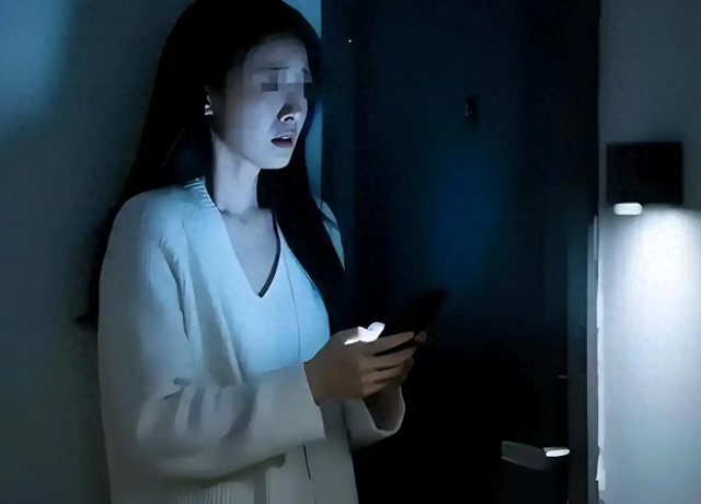 18岁儿子说晚上想和我一起睡,凌晨1点我感觉不对劲,儿子说出真相